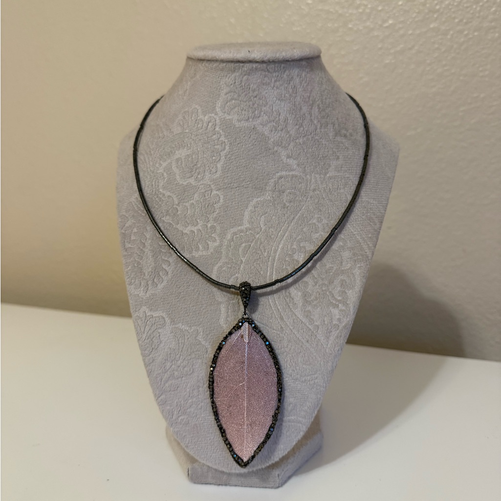 Closing Sale! Hawaiian Elegant Pink Leaf Pendant Necklace